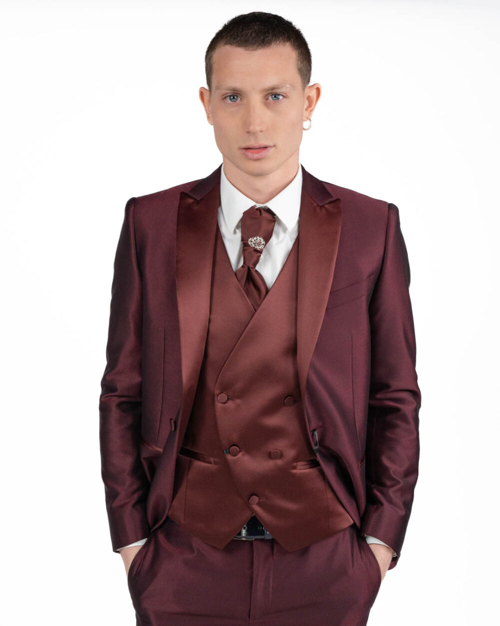 LEBOLE - Abito Bordeaux con Gilet e Cravatta - immagine 3