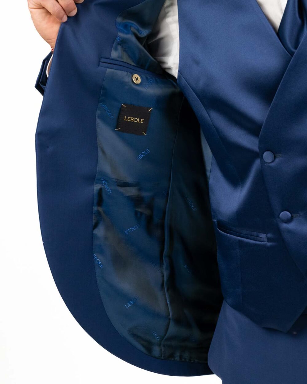 Lebole - Abito blu con collo alla coreana con dettagli in raso e bottone gioiello - immagine 4
