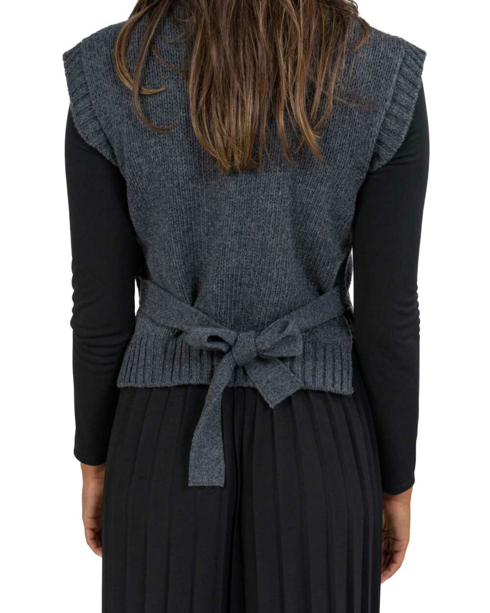 Weekend Max Mara - Gilet grigio con vestito nero - immagine 5