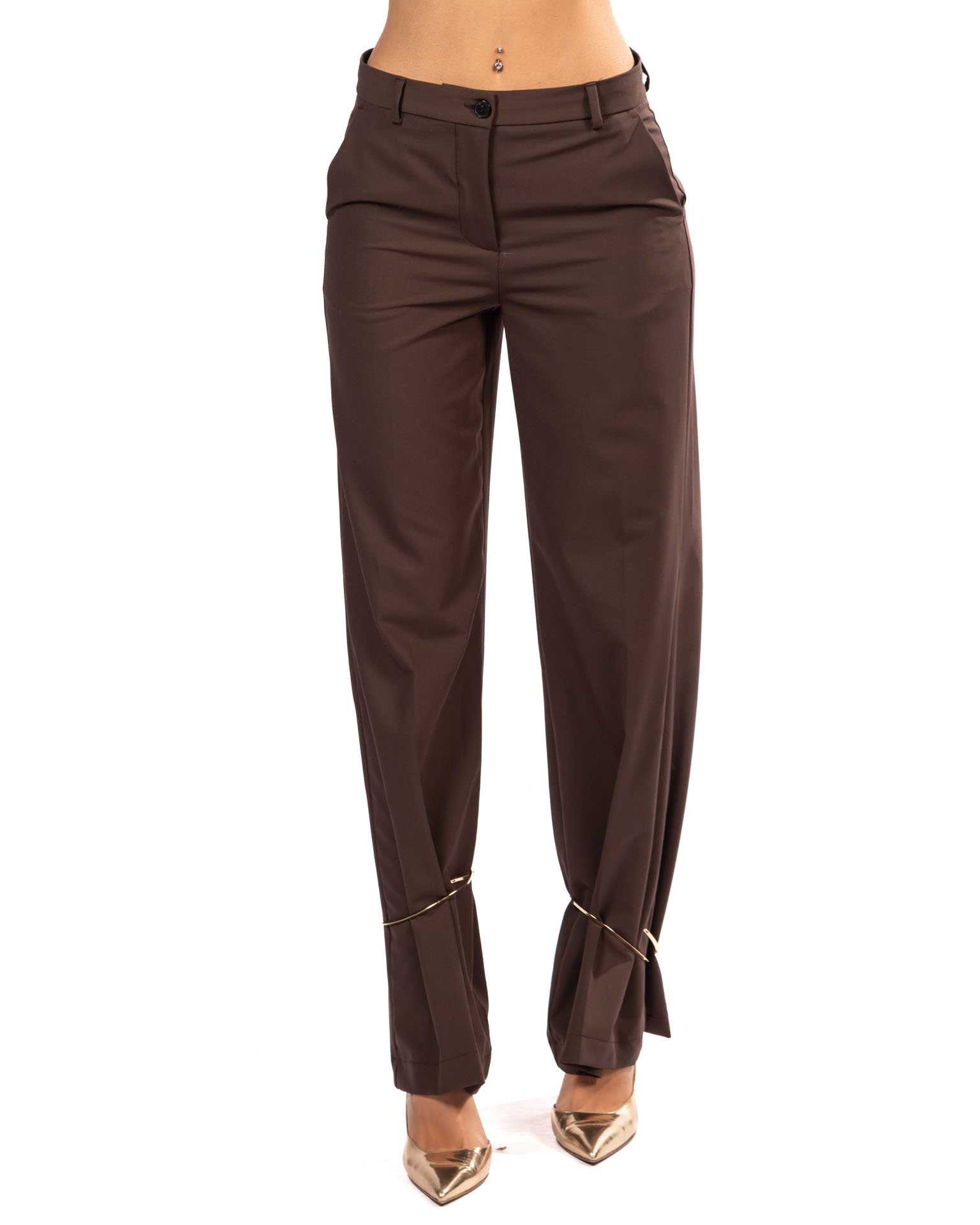 Vicolo pantalone marrone con dettaglio sulla caviglia
