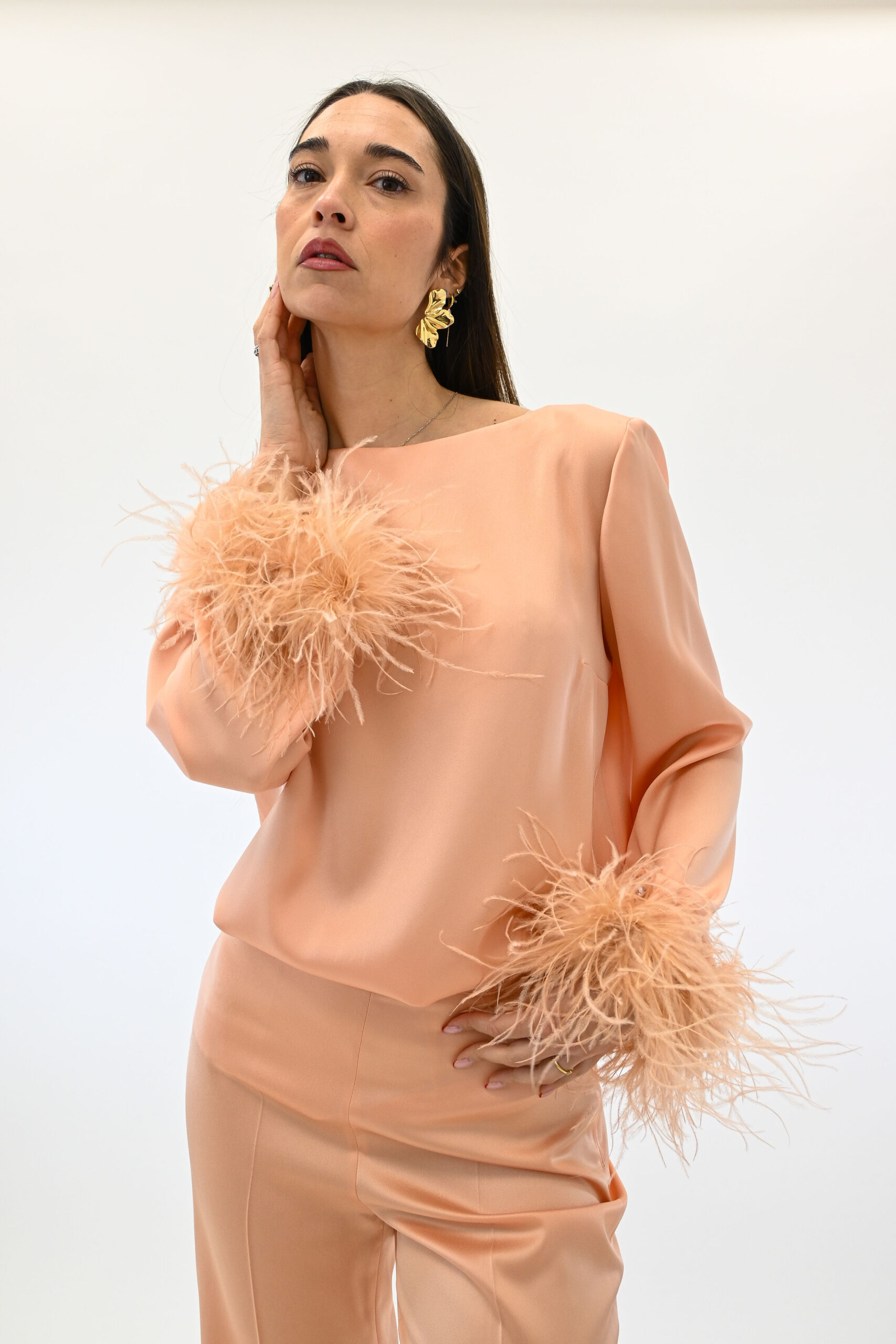 Twinset blusa con piume color salmone