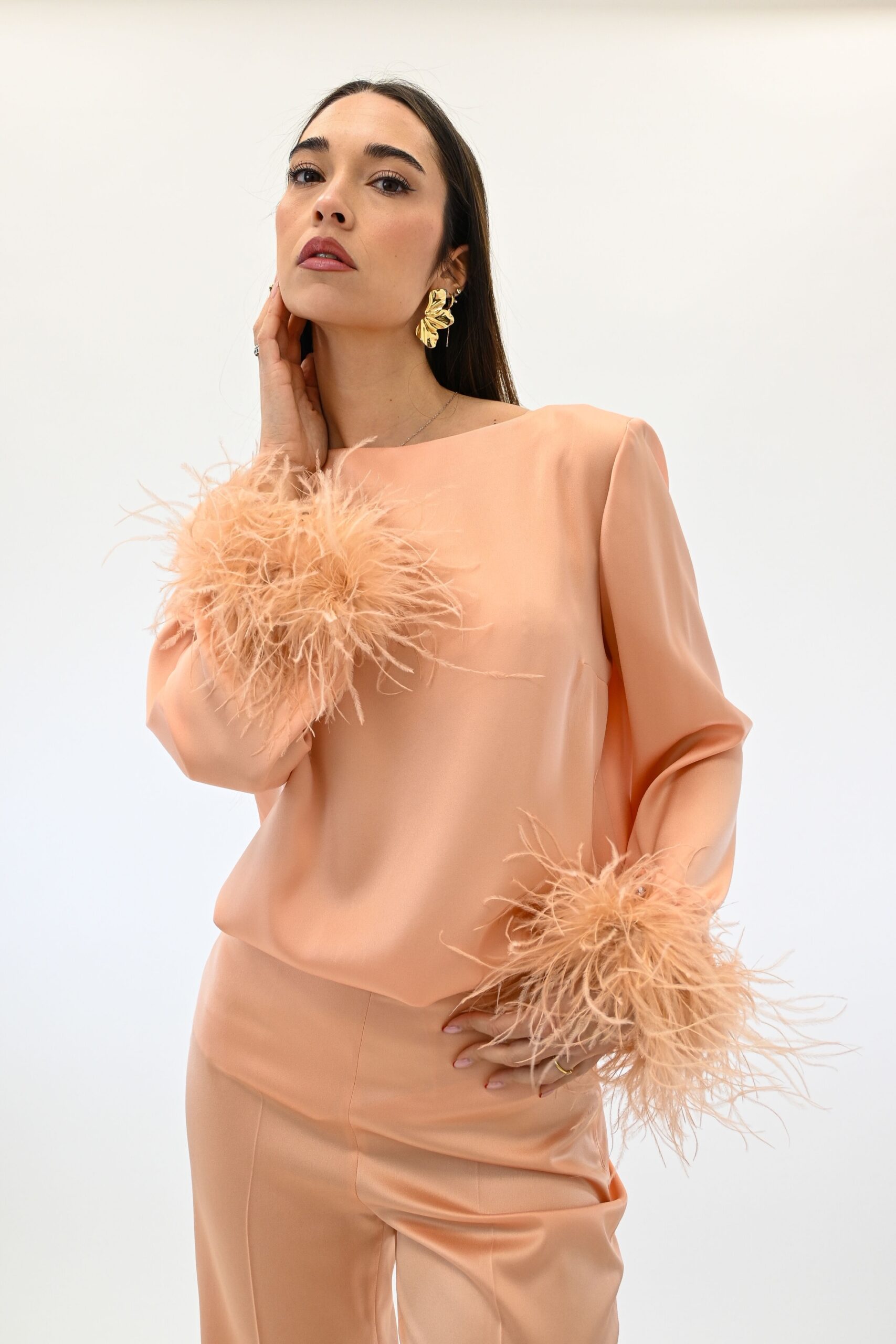 Twinset blusa con piume color salmone